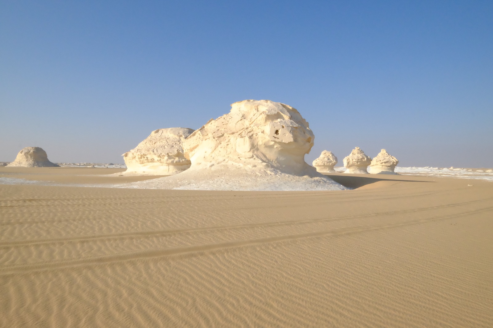 Guided Tours Packages In Egypt Bahariya Oasis Black and White Desert