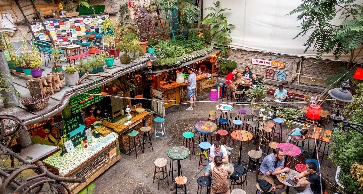 Szimpla Kert Budapest Ruins Pubs